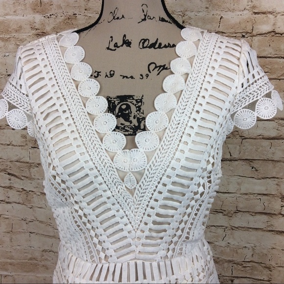 Chelsea and Violet Lace Dress - Picture 3 of 10